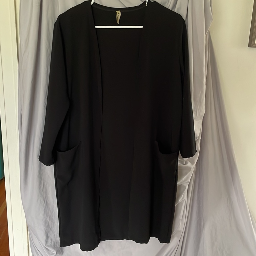 Black Cape - Picture 4 of 8